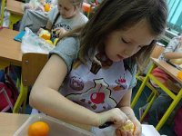 11.Nicola obiera owoce